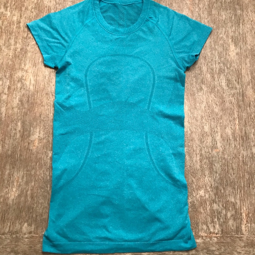 Lululemon Swiftly Tech Short Sleeve. Size 4. Excellent condition!